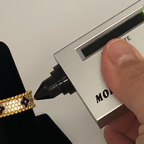 18k Sapphire Venetian Band - Picture 5 of 10